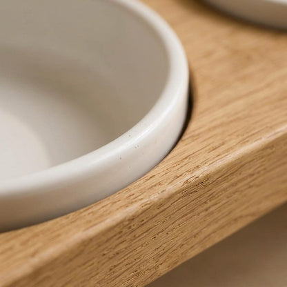 Comedero Doble Roble para perro — detalle de materiales — Mora & Bigotes